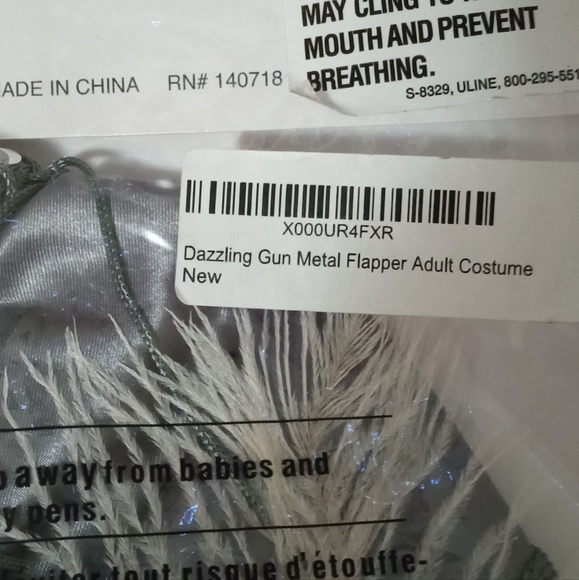 New Dazzling Flapper Costume w/Choker, Dress, Headpiece & Cigarette Holder. M - Picture 3 of 4